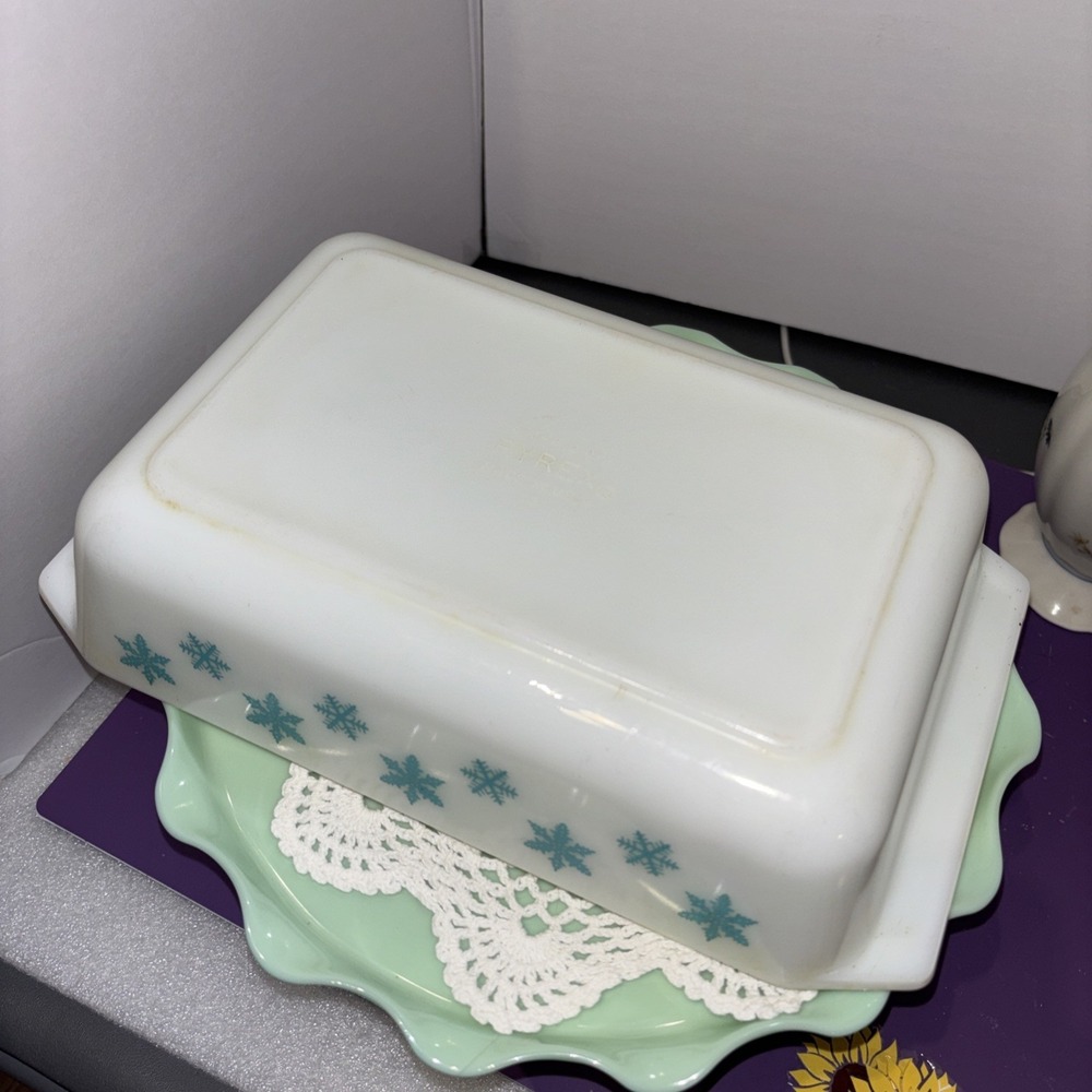 VINTAGE PYREX 575 - B 2 QT. SNOWFLAKE PATTERN  CASSEROLE DISH WITH 550 - C LID - Picture 10 of 14